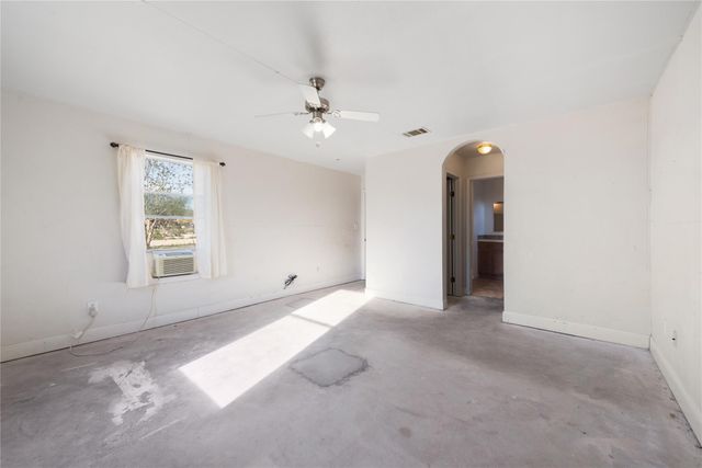 135 Petirrojo CT, Del Valle, TX 78617