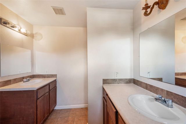 135 Petirrojo CT, Del Valle, TX 78617