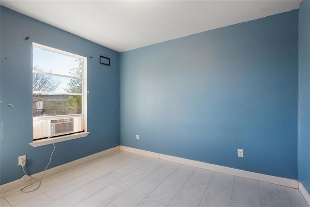 135 Petirrojo CT, Del Valle, TX 78617