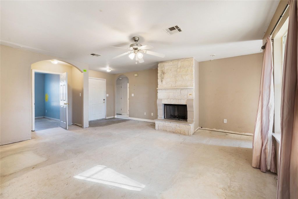 135 Petirrojo CT, Del Valle, TX 78617