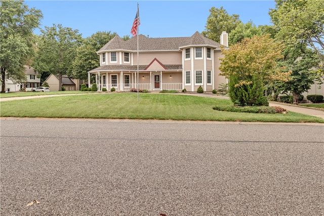 8523 Gillette Street, Lenexa, KS 66215