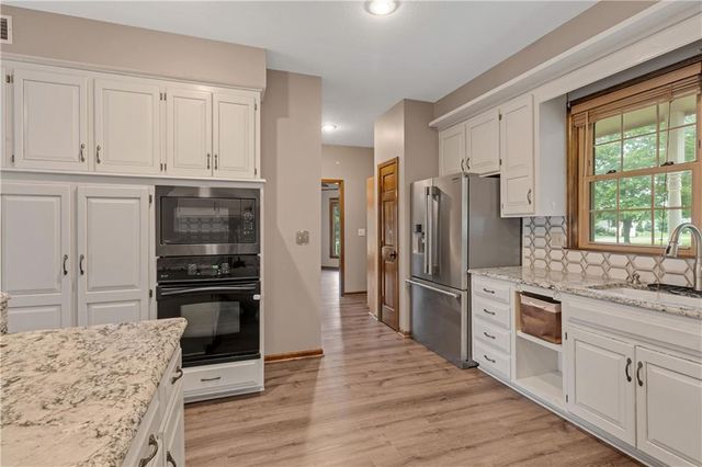 8523 Gillette Street, Lenexa, KS 66215