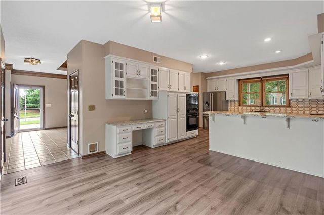 8523 Gillette Street, Lenexa, KS 66215