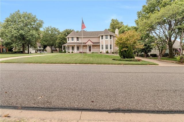 8523 Gillette Street, Lenexa, KS 66215