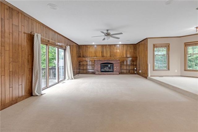 8523 Gillette Street, Lenexa, KS 66215