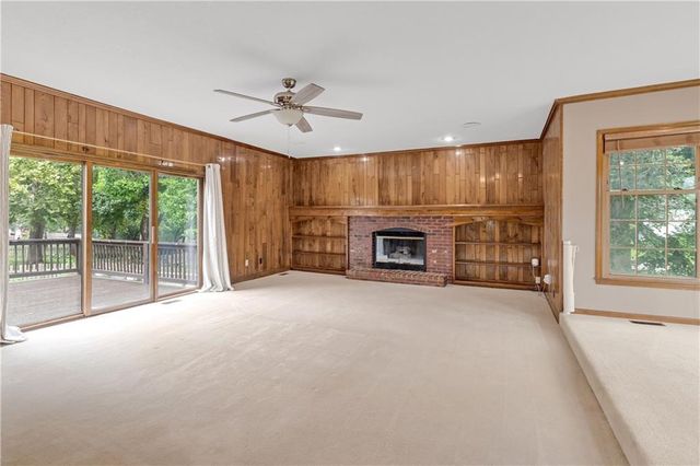 8523 Gillette Street, Lenexa, KS 66215