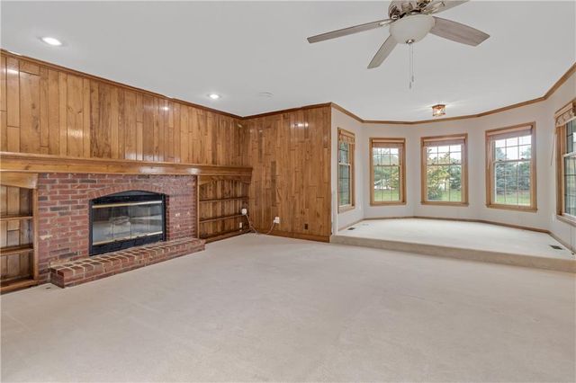 8523 Gillette Street, Lenexa, KS 66215