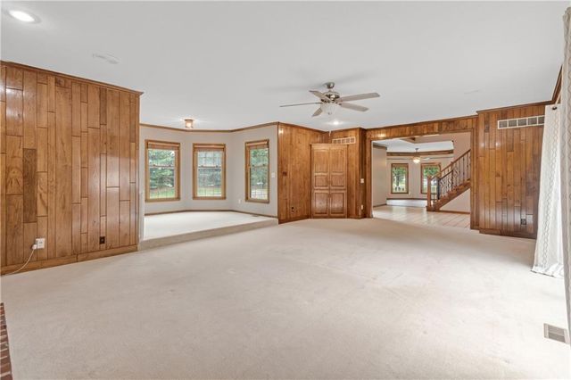 8523 Gillette Street, Lenexa, KS 66215