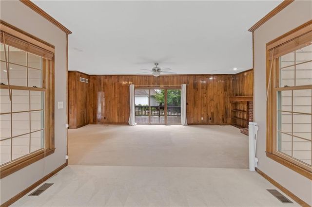 8523 Gillette Street, Lenexa, KS 66215