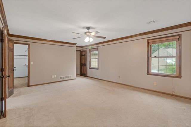 8523 Gillette Street, Lenexa, KS 66215