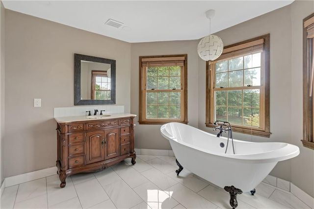 8523 Gillette Street, Lenexa, KS 66215