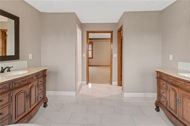 8523 Gillette Street, Lenexa, KS 66215
