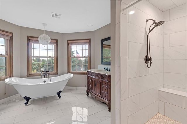 8523 Gillette Street, Lenexa, KS 66215