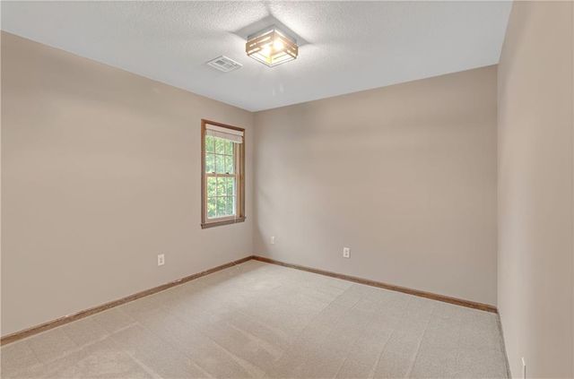 8523 Gillette Street, Lenexa, KS 66215