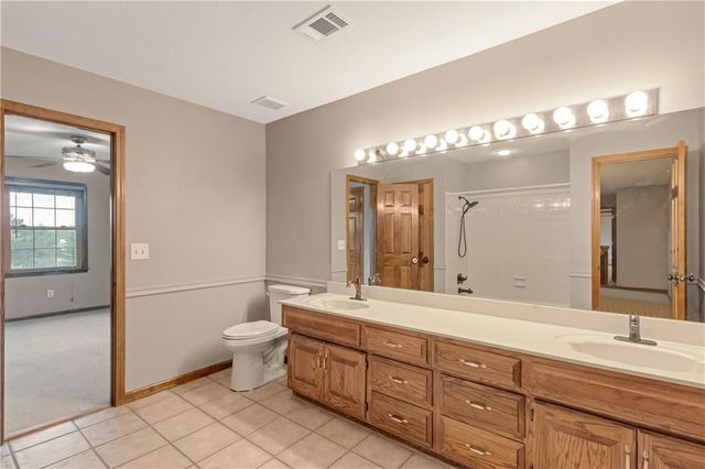 8523 Gillette Street, Lenexa, KS 66215