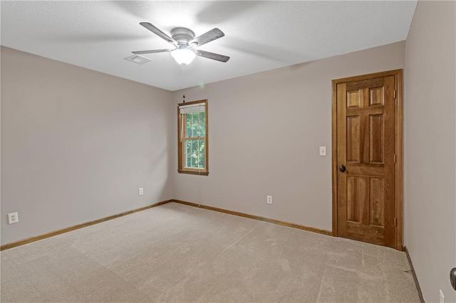 8523 Gillette Street, Lenexa, KS 66215