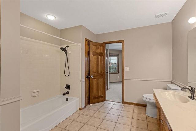 8523 Gillette Street, Lenexa, KS 66215