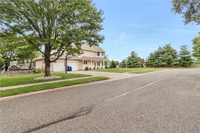 8523 Gillette Street, Lenexa, KS 66215