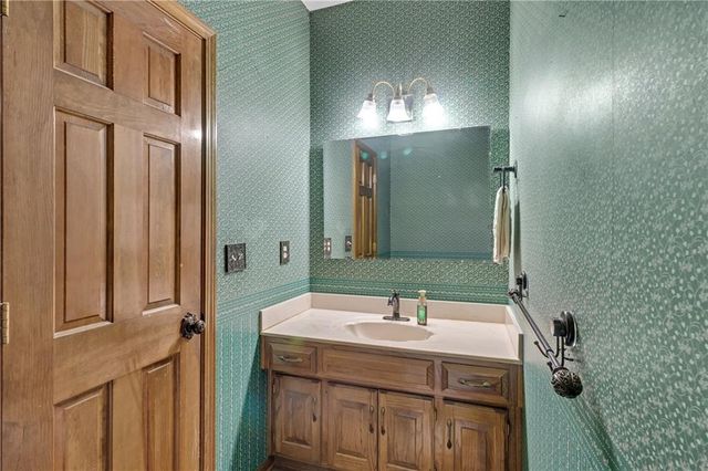 8523 Gillette Street, Lenexa, KS 66215