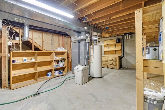 8523 Gillette Street, Lenexa, KS 66215