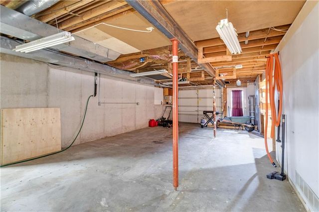 8523 Gillette Street, Lenexa, KS 66215