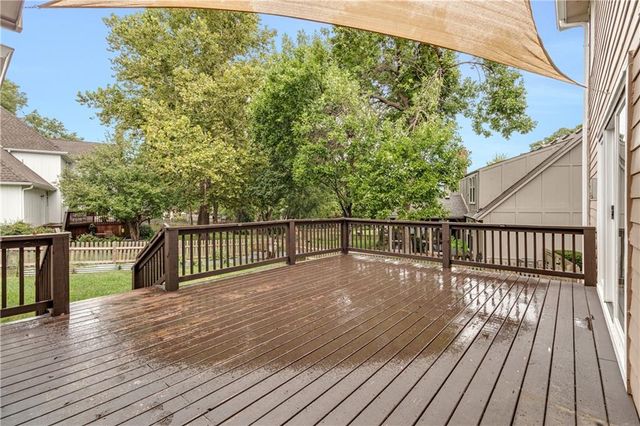 8523 Gillette Street, Lenexa, KS 66215
