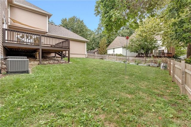 8523 Gillette Street, Lenexa, KS 66215