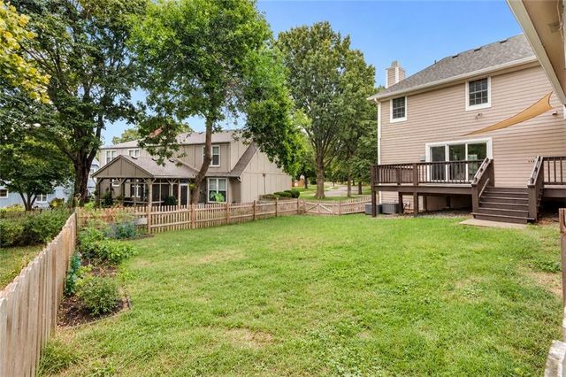 8523 Gillette Street, Lenexa, KS 66215