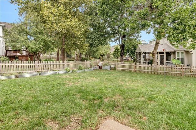 8523 Gillette Street, Lenexa, KS 66215