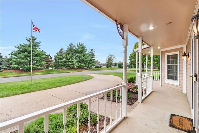 8523 Gillette Street, Lenexa, KS 66215
