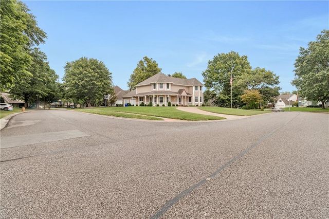 8523 Gillette Street, Lenexa, KS 66215