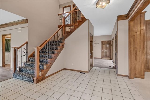 8523 Gillette Street, Lenexa, KS 66215