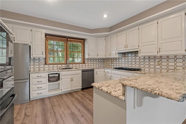 8523 Gillette Street, Lenexa, KS 66215