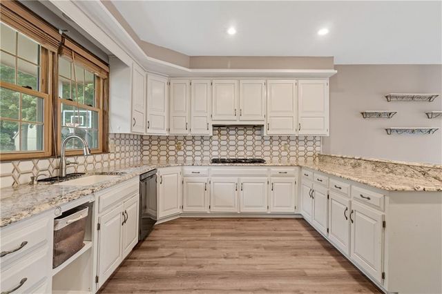 8523 Gillette Street, Lenexa, KS 66215