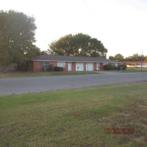 112 Ross, Walters, OK 73572