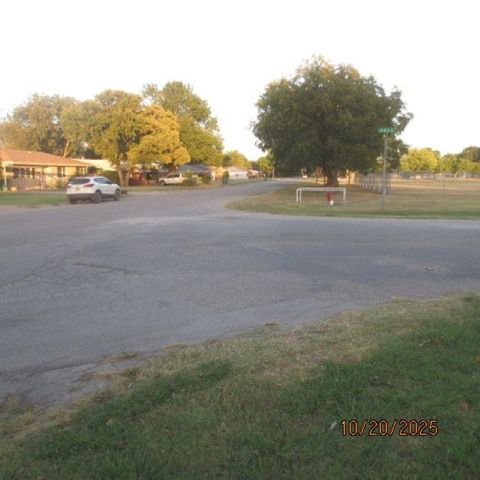 112 Ross, Walters, OK 73572