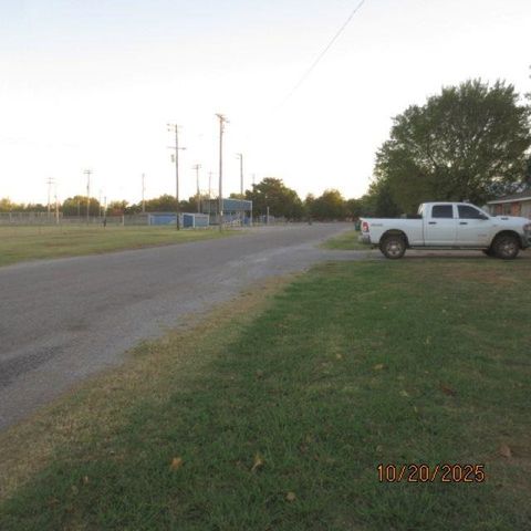 112 Ross, Walters, OK 73572