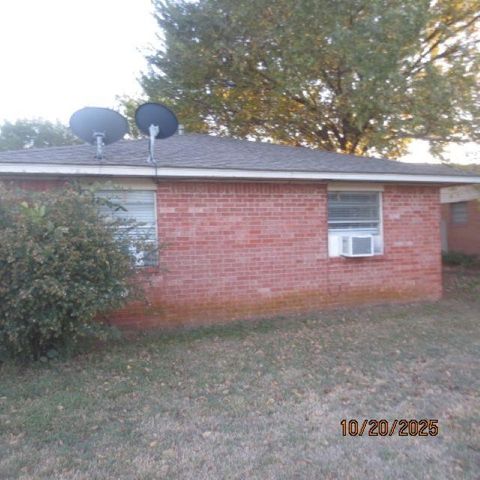 112 Ross, Walters, OK 73572
