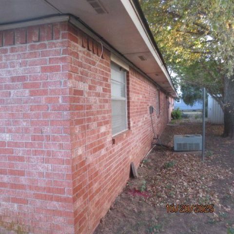 112 Ross, Walters, OK 73572