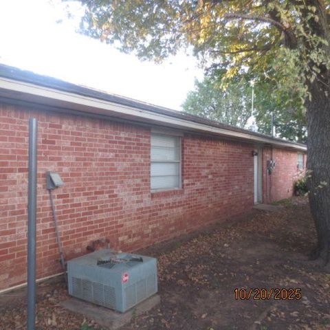 112 Ross, Walters, OK 73572