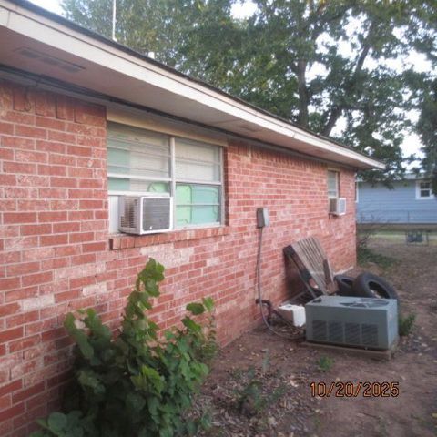 112 Ross, Walters, OK 73572