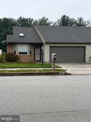1110 ROOSEVELT CT, Hanover, PA 17331