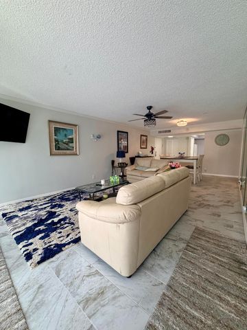 2425 PRESIDENTIAL Way 304, West Palm Beach, FL 33401