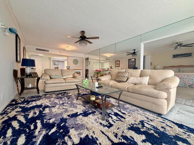 2425 PRESIDENTIAL Way 304, West Palm Beach, FL 33401