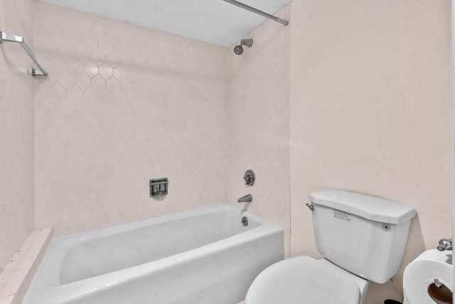 2425 PRESIDENTIAL Way 304, West Palm Beach, FL 33401