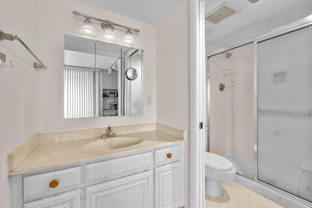 2425 PRESIDENTIAL Way 304, West Palm Beach, FL 33401