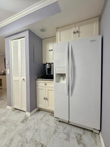 2425 PRESIDENTIAL Way 304, West Palm Beach, FL 33401