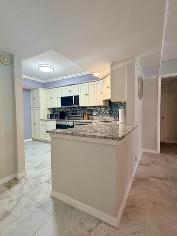 2425 PRESIDENTIAL Way 304, West Palm Beach, FL 33401