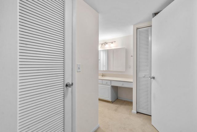 2425 PRESIDENTIAL Way 304, West Palm Beach, FL 33401