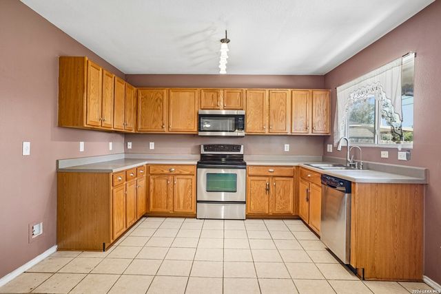 16406 Clydesdale Run, Selma, TX 78154
